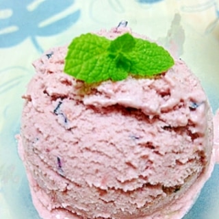冷凍塩麹イチゴジャムとブルーベリーのアイスクリーム